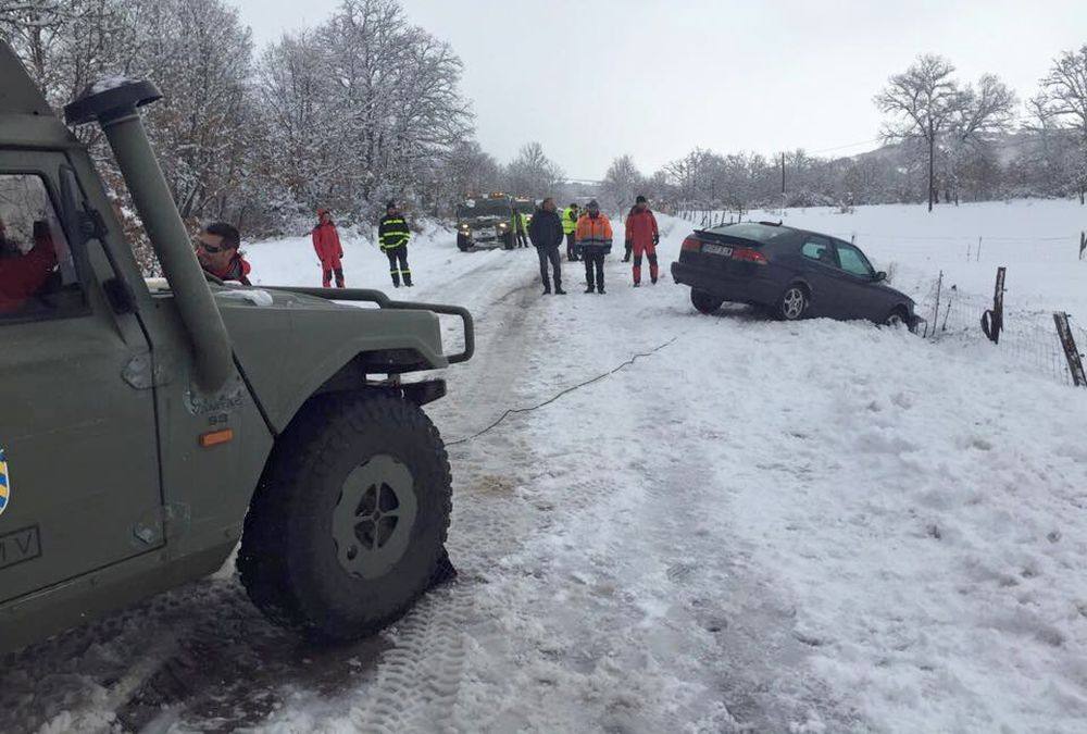 La Unidad Militar de Emergencias de León ayuda a los conductores &#039;atrapados&#039; por la nieve