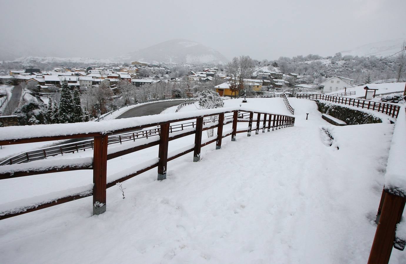 La localidad de Páramo del Sil (León), afectada por la nieve.