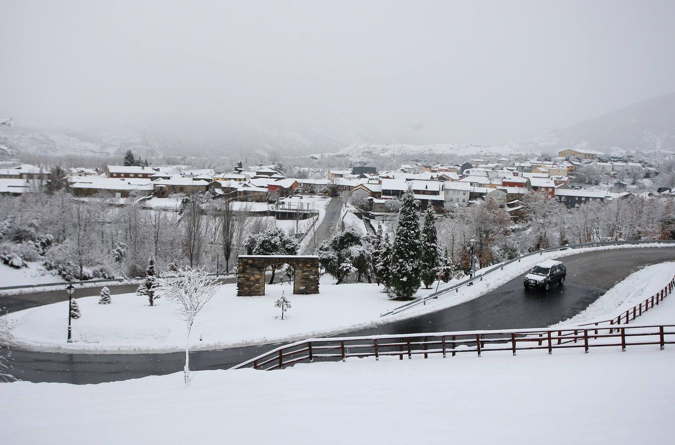 La localidad de Páramo del Sil (León), afectada por la nieve.