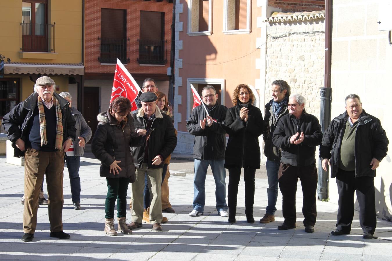 Los vecinos de Baltanás (Palencia) se manifiestan en apoyo a los trabajadores de Elkano y Orio