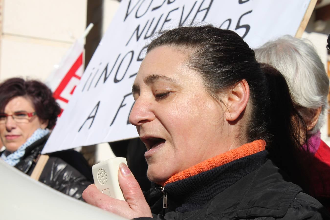 Los vecinos de Baltanás (Palencia) se manifiestan en apoyo a los trabajadores de Elkano y Orio