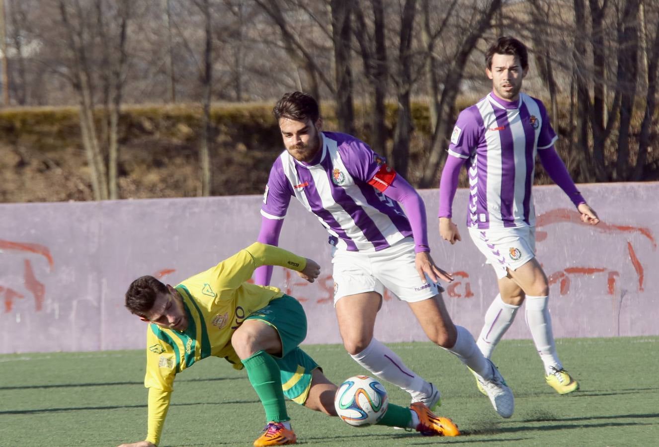 Partido de fútbol entre el Real Valladolid B y el C. D. Tropezón