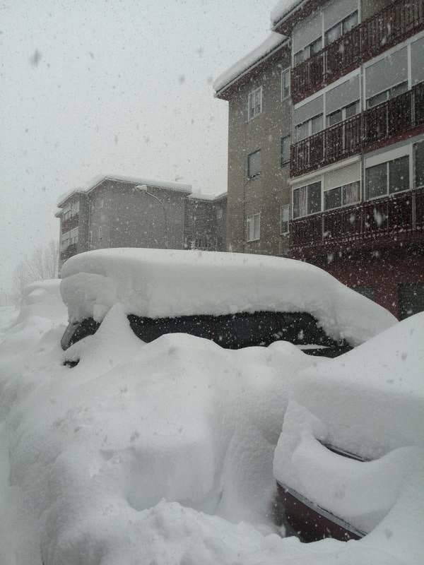 Las localidades palentinas de Aguilar de Campoo y Guardo, cubiertas por la nieve