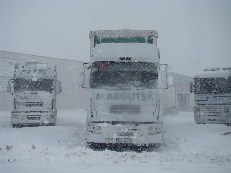 Las localidades palentinas de Aguilar de Campoo y Guardo, cubiertas por la nieve