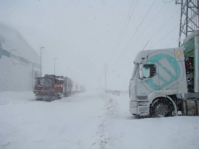 Las localidades palentinas de Aguilar de Campoo y Guardo, cubiertas por la nieve