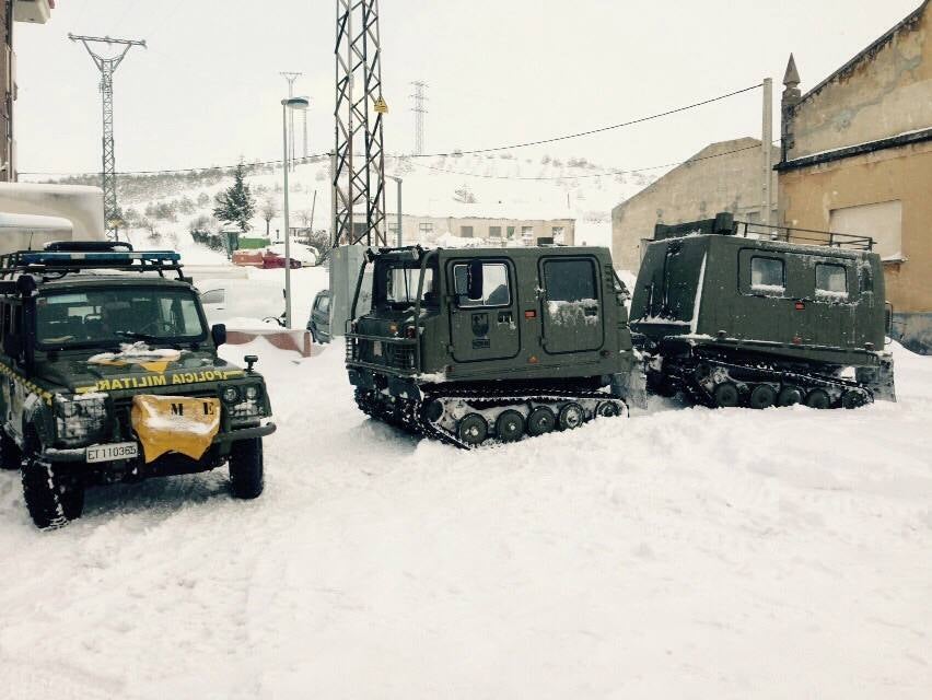 Vehículos la Unidad Militar de Emergencias (UME), en Aguilar de Campoo.