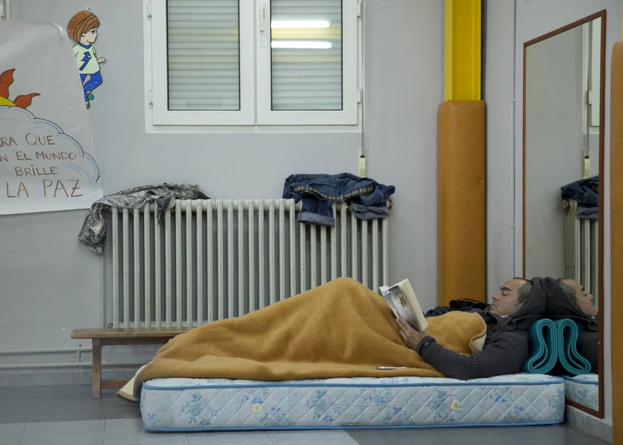 Personas recogidas en dos colegios de Aguilar de Campoo por el temporal de nieve.