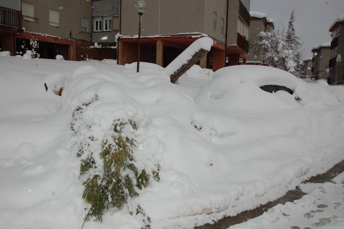 Guardo y Velilla del Río Carrión (Palencia) siguen cubiertos por la nieve