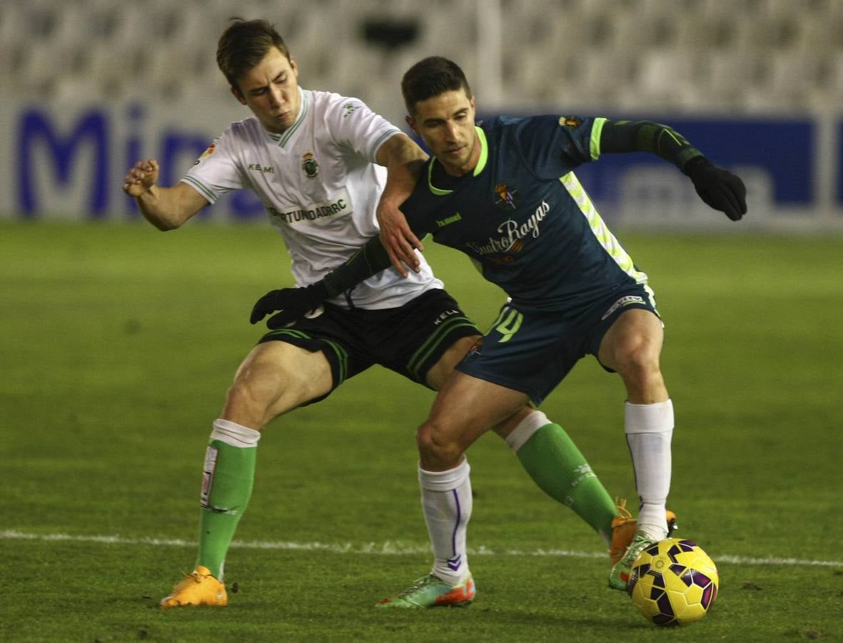 Partido de fútbol entre el Racing de Santander y el Real Valladolid (1-4)