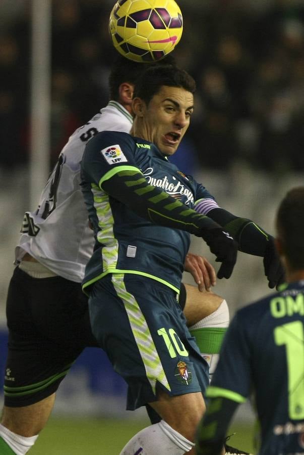 Partido de fútbol entre el Racing de Santander y el Real Valladolid (1-4)