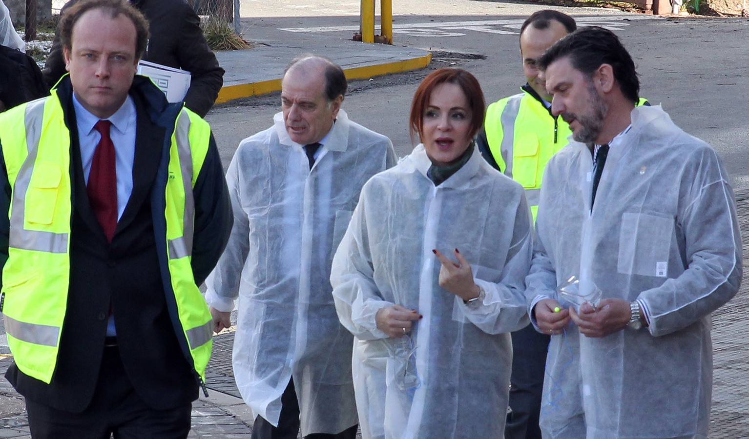 Tomás Villanueva y Silvia Clemente visitan las instalaciones de la fábrica SGD-La Granja Vidriería