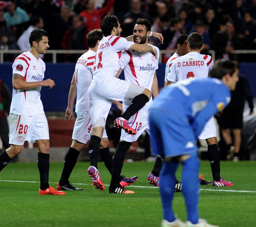 El campeón Sevilla sufre para ganar al Moenchengladbach