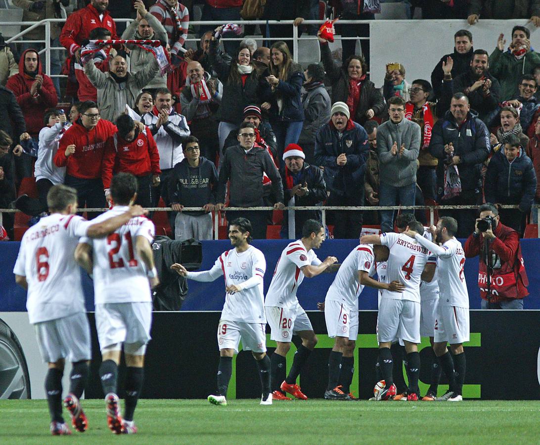 El campeón Sevilla sufre para ganar al Moenchengladbach