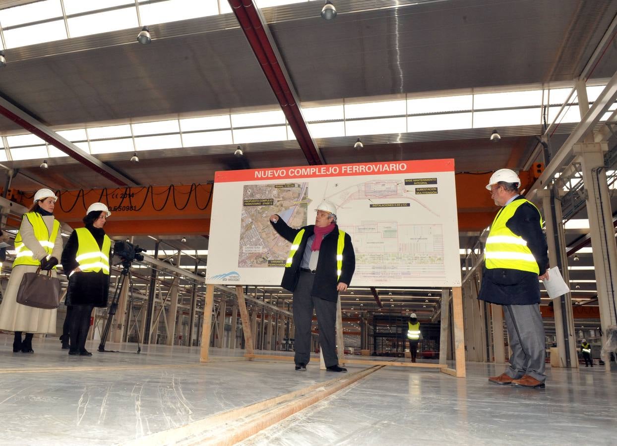 León de la Riva visita los nuevos talleres de Renfe en Valladolid