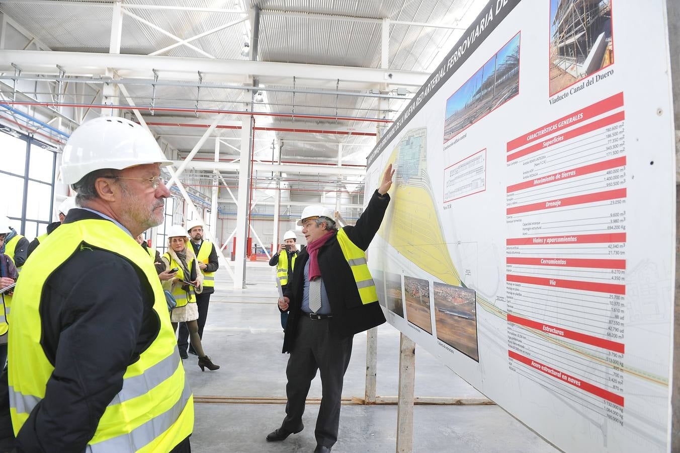 León de la Riva visita los nuevos talleres de Renfe en Valladolid