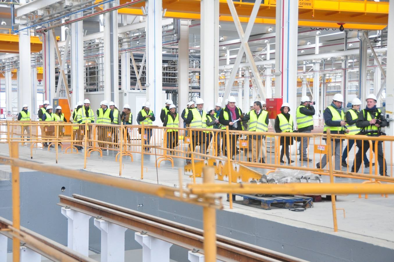 León de la Riva visita los nuevos talleres de Renfe en Valladolid