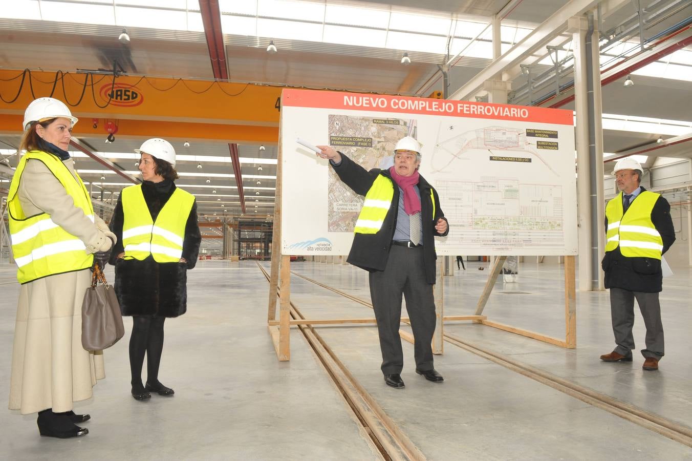 León de la Riva visita los nuevos talleres de Renfe en Valladolid