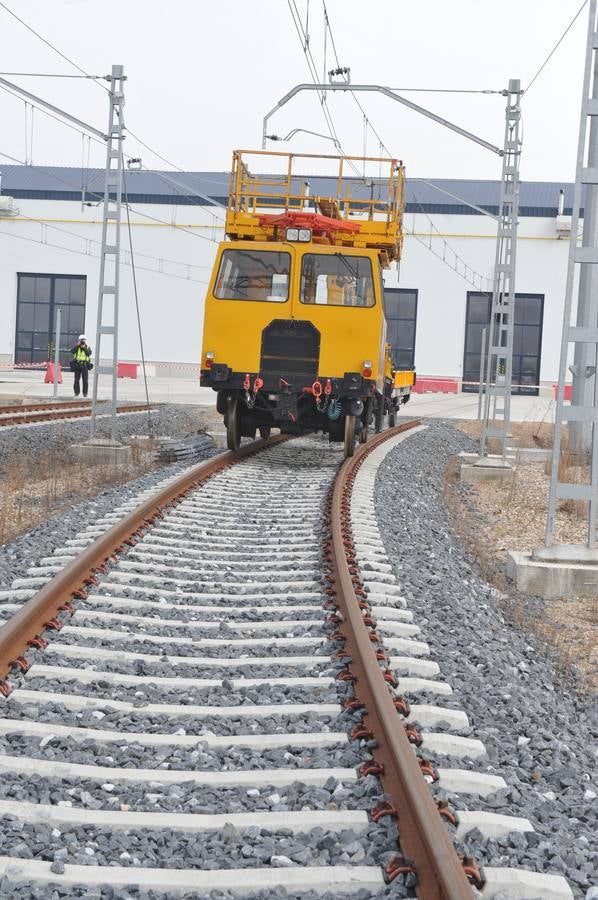 León de la Riva visita los nuevos talleres de Renfe en Valladolid