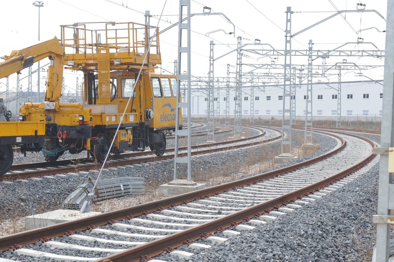 León de la Riva visita los nuevos talleres de Renfe en Valladolid