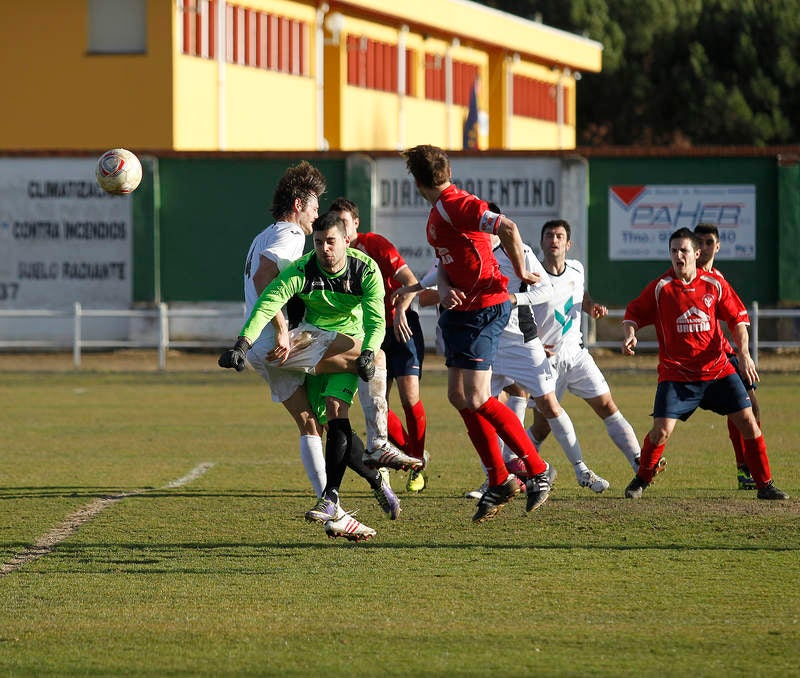 Partido de fútbol entre el Venta de Baños y el Racing Lermeño (1-1)