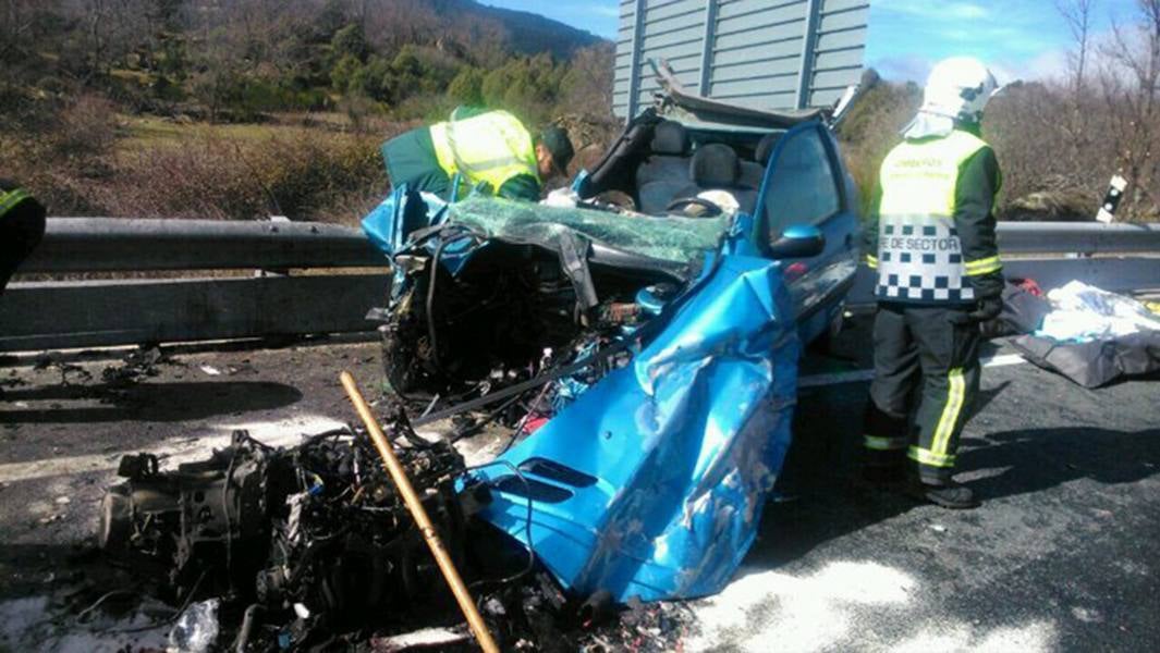 Cinco fallecidos en el choque frontal de dos vehículos en El Tiemblo (Ávila)