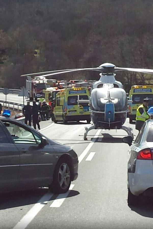 Cinco fallecidos en el choque frontal de dos vehículos en El Tiemblo (Ávila)