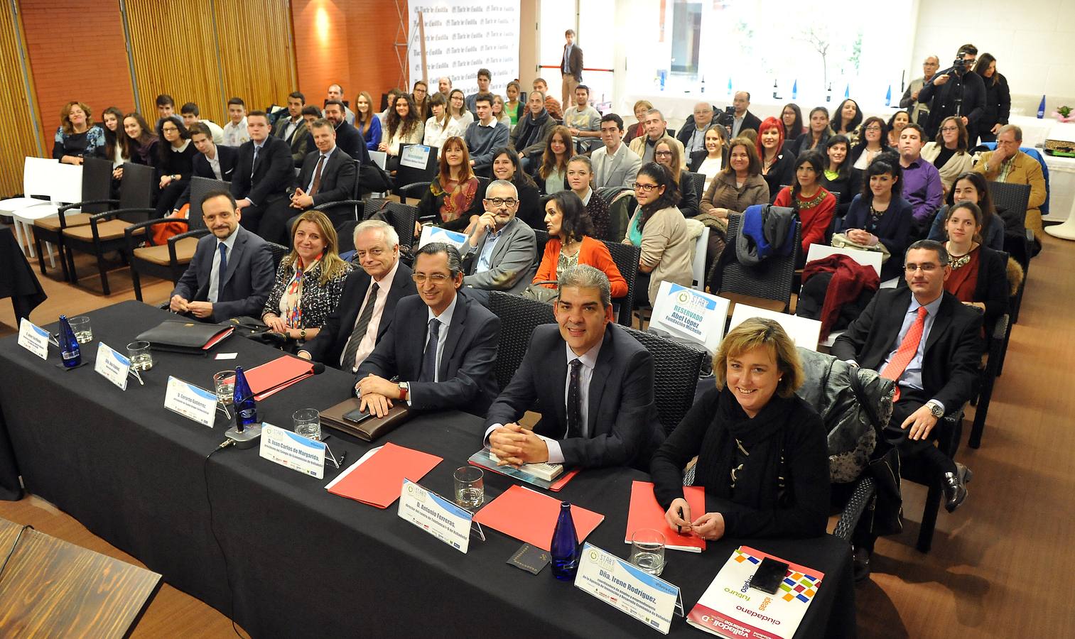 Los finalistas del programa STARTinnova presentan sus proyectos en la gala final (1/2)