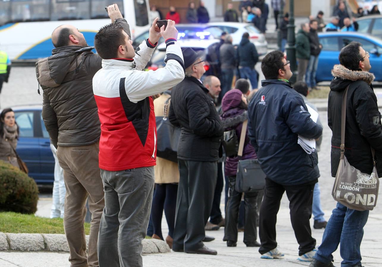 Los bomberos rescatan a un hombre de lo alto del Acueducto de Segovia