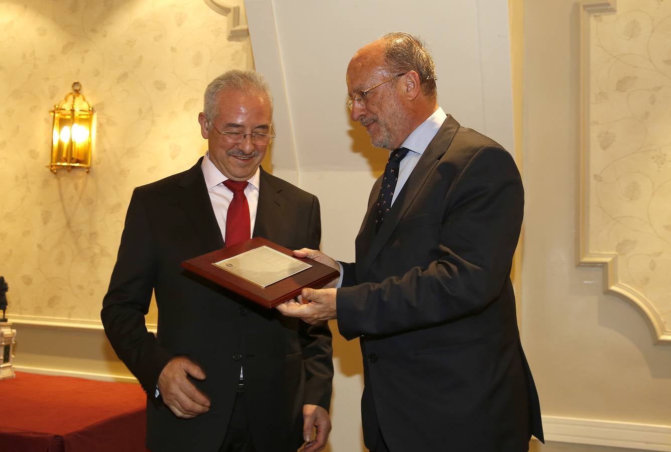 Javier Mínguez recibe el Premio Conde Ansúrez de la Asociación Provincial de Empresarios de Hostelería de Valladolid