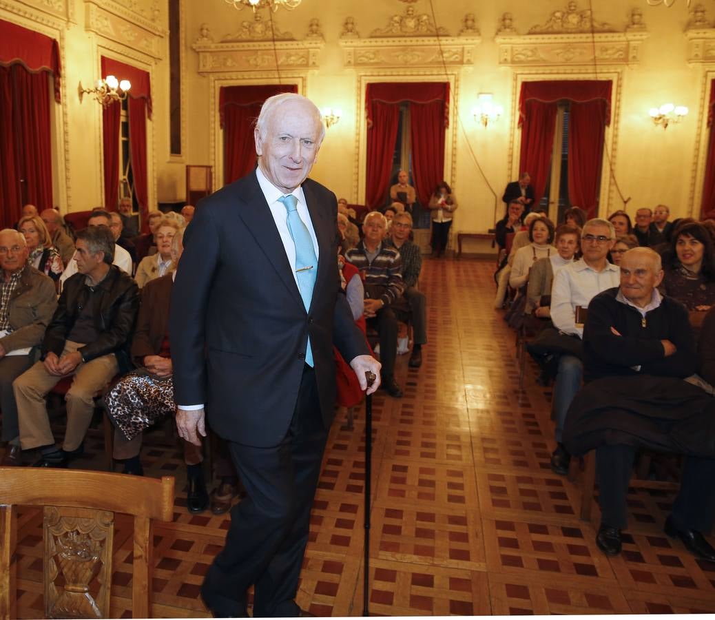 El escritor Leopoldo Abadía en el Aula de Cultura de El Norte de Castilla