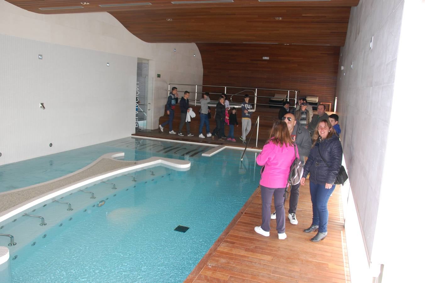 Inauguración de la piscina climatizada de Guardo (Palencia)