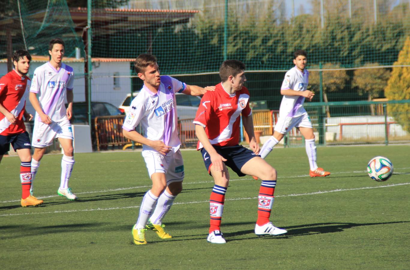 Partido de fútbol entre el Villa de Simancas y el Numancia B (0-2)