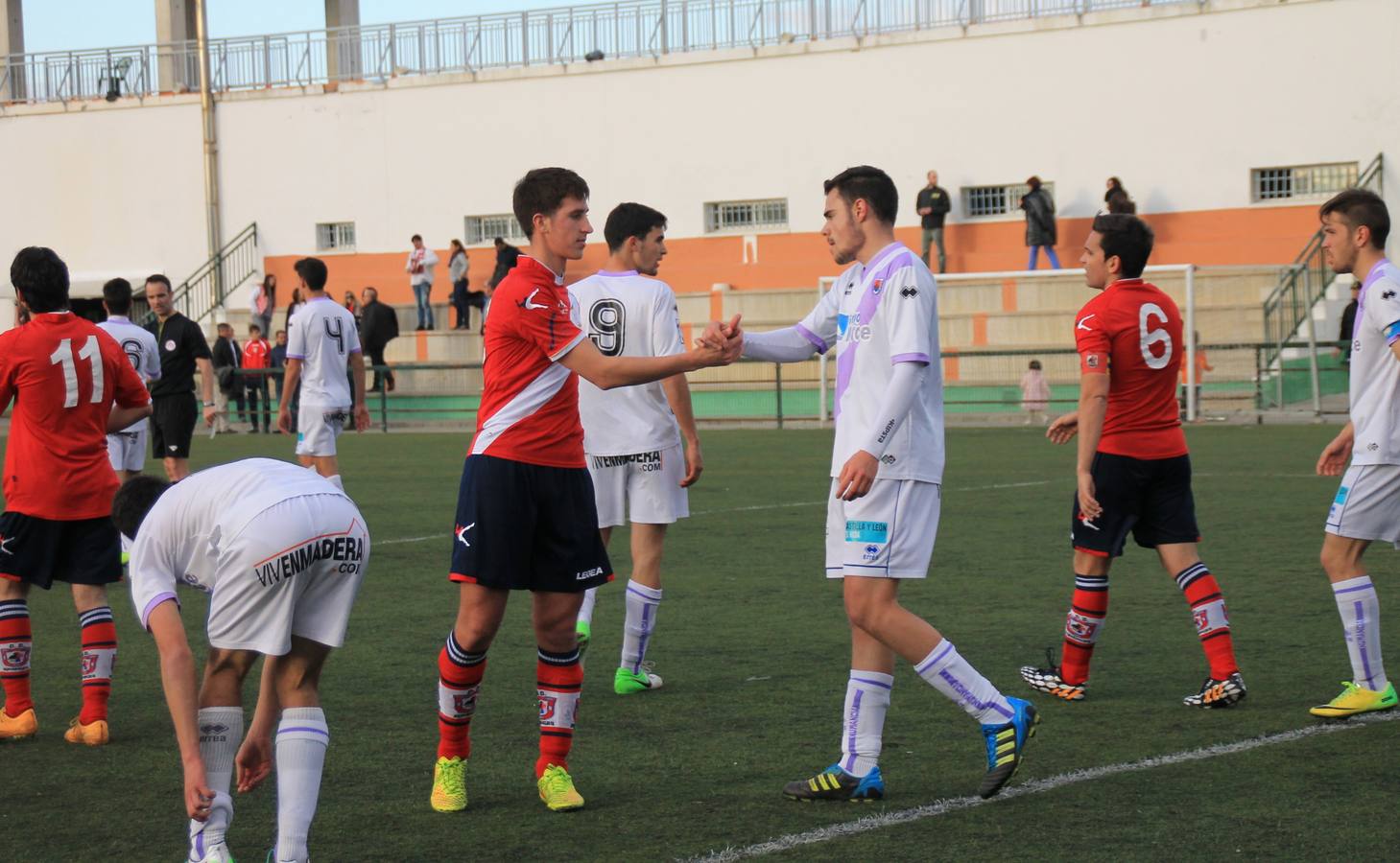 Partido de fútbol entre el Villa de Simancas y el Numancia B (0-2)
