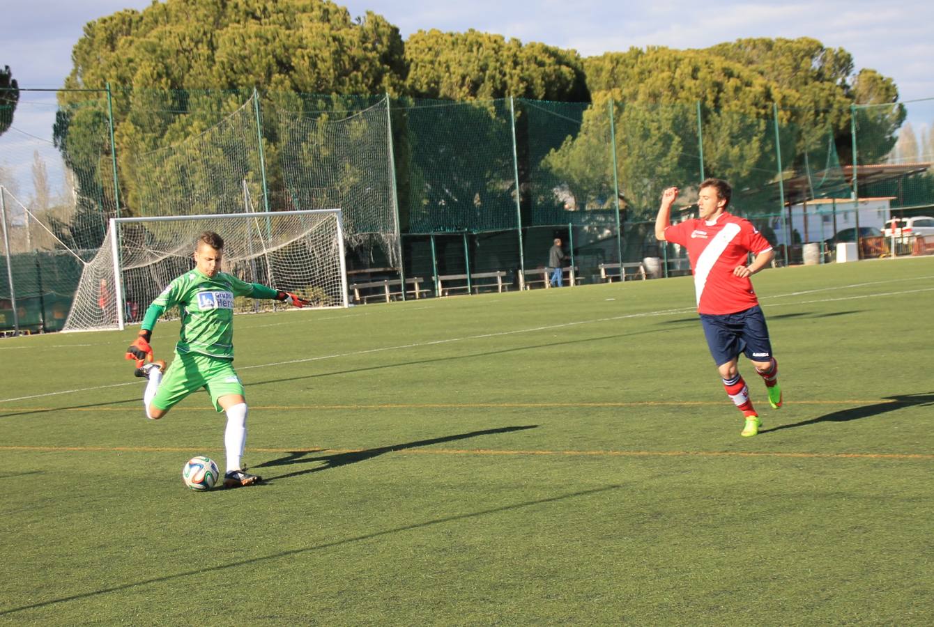 Partido de fútbol entre el Villa de Simancas y el Numancia B (0-2)
