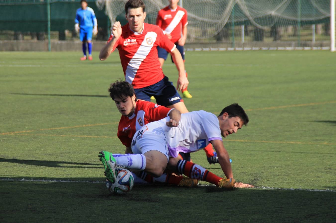 Partido de fútbol entre el Villa de Simancas y el Numancia B (0-2)