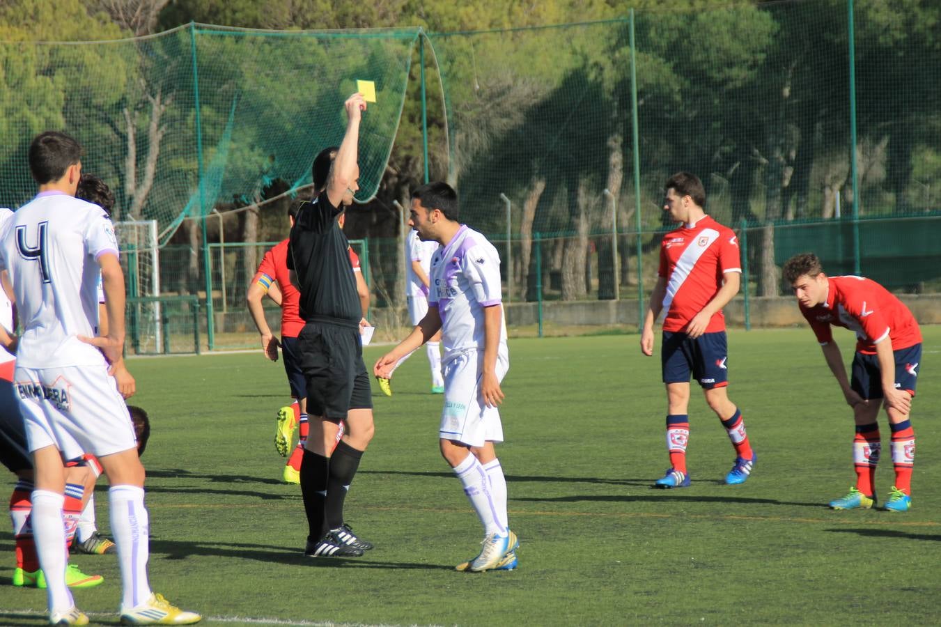 Partido de fútbol entre el Villa de Simancas y el Numancia B (0-2)