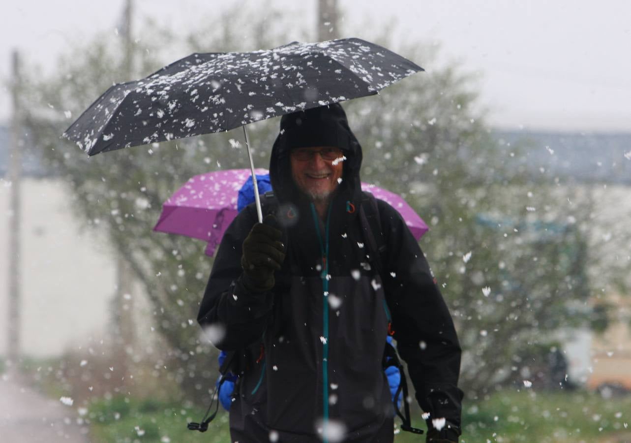 Intensa nevada a primera hora de la mañana en Ponferrada (León).