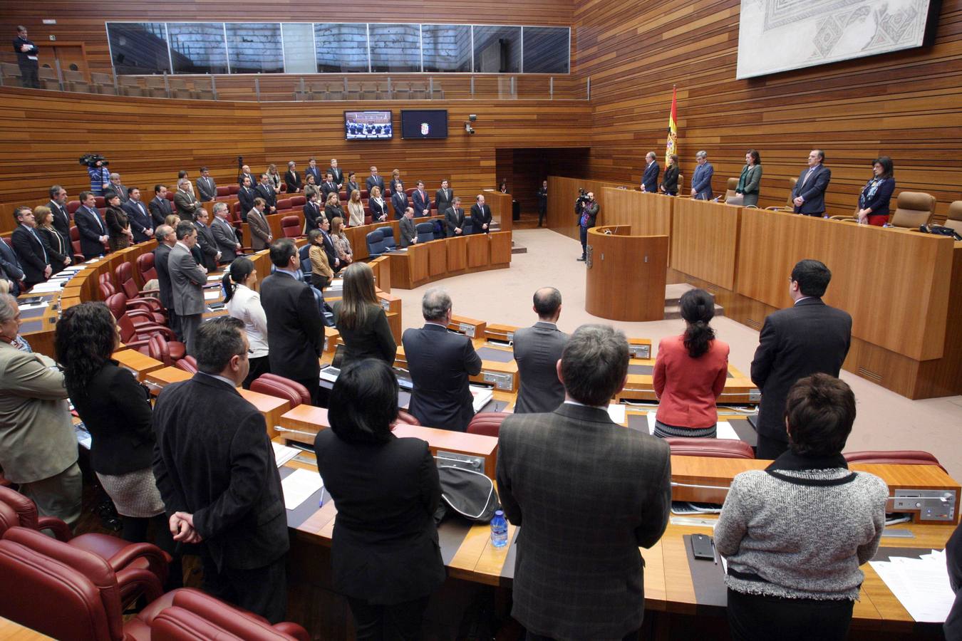 26.03.14 El Pleno de las Cortes de Castilla y León, guarda un minuto de silencio en memoria del expresidente Adolfo Suárez.
