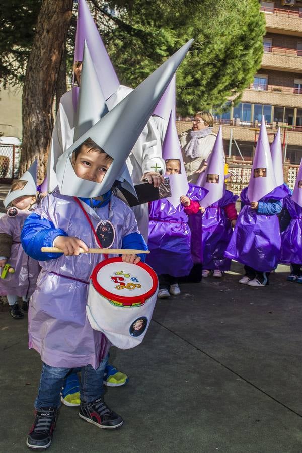 Los alumnos del colegio Amor de Dios celebran su Semana Santa