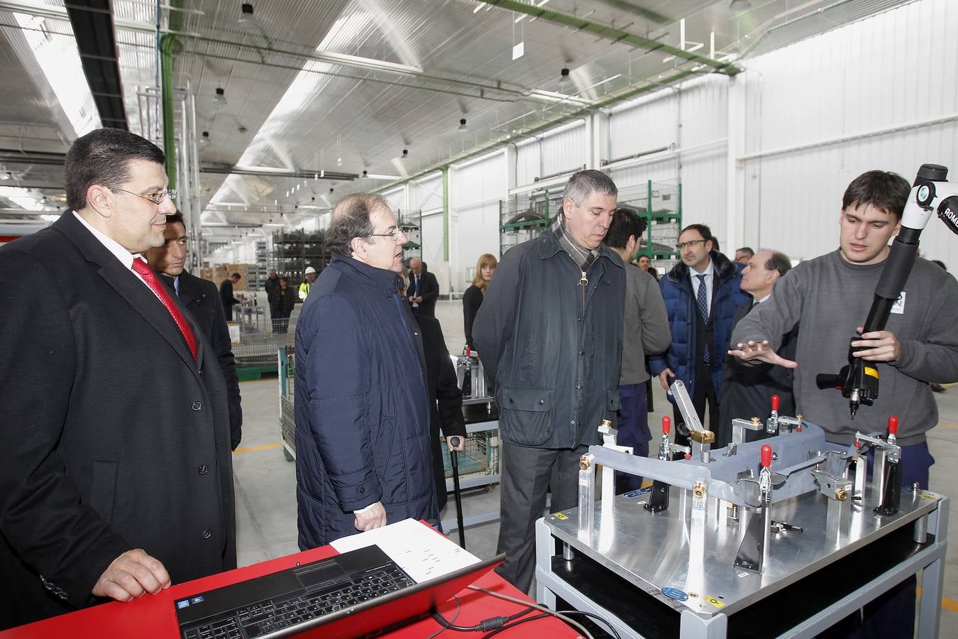 El presidente de la Junta visita el Parque de Proveedores de Renault en Villamuriel de Cerrato (Palencia)