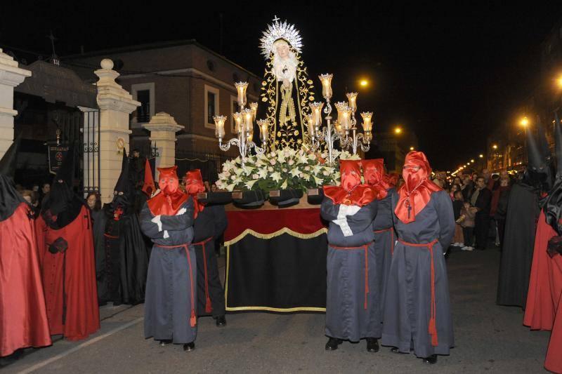 Ejercicio del Vía Crucis de la Cofradía del Santo Entierro