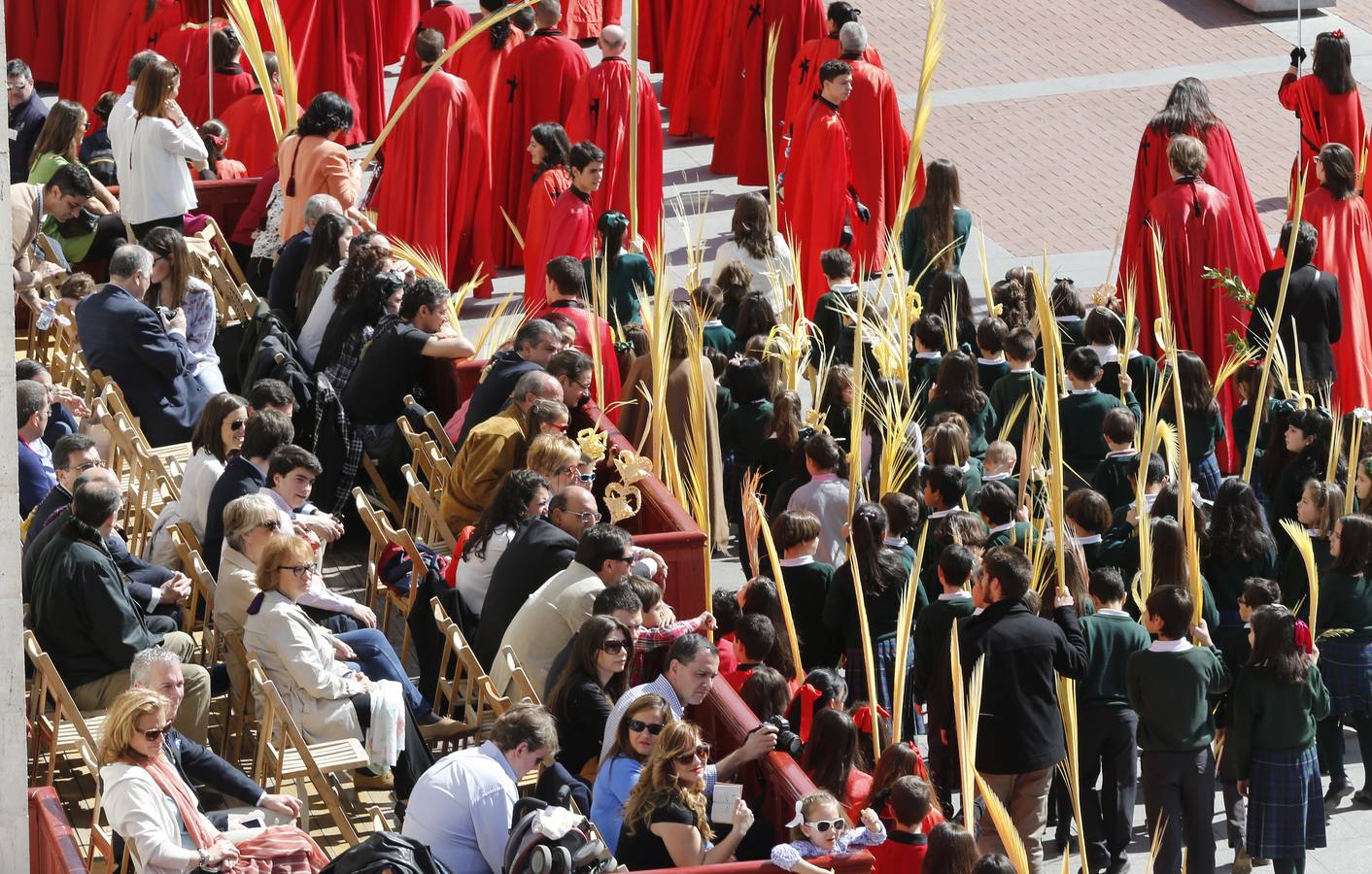 Multitudinaria procesión de las Palmas en Valladolid (2/2)