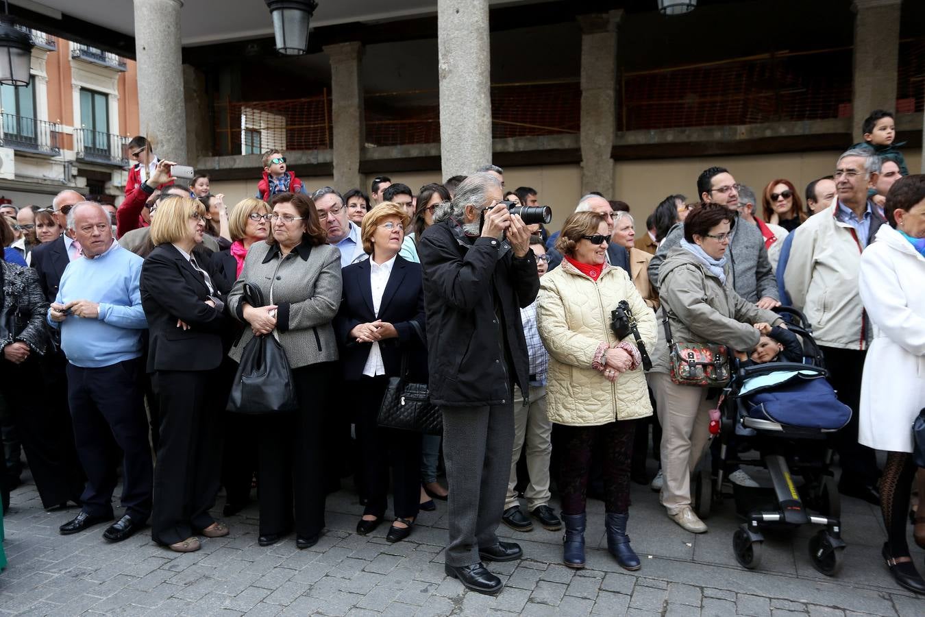 Valladolid sale a la calle para acompañar a La Borriquilla (1/2)