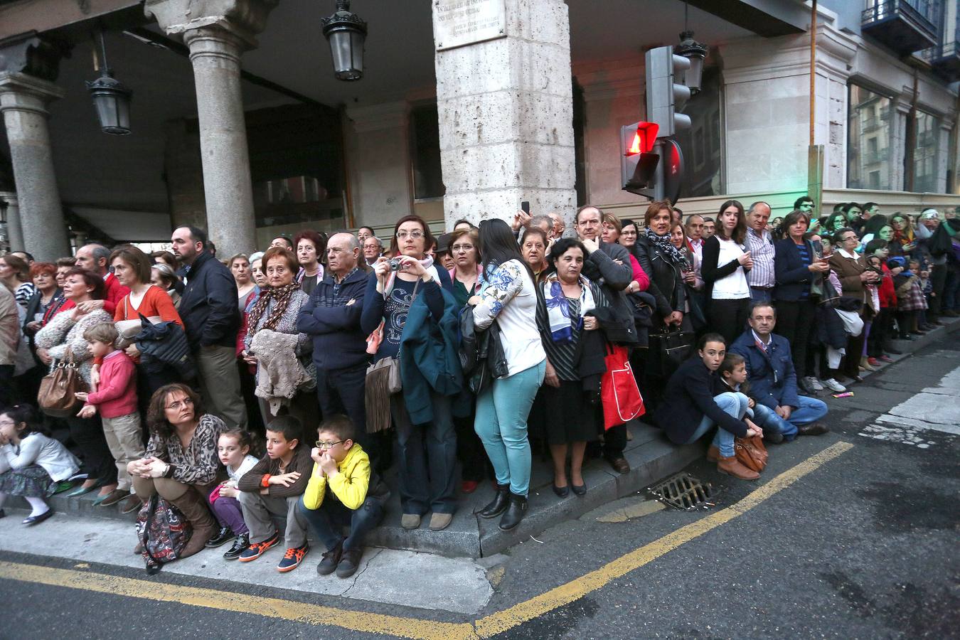 Si estuviste en la Procesión del Rosario del Dolor, búscate en la fotos (1/2)