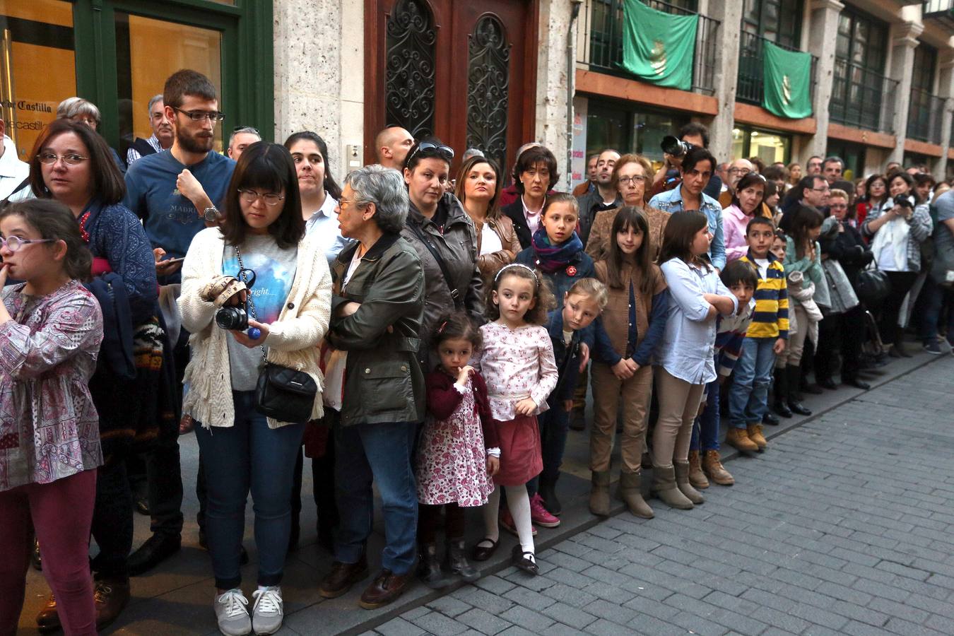 Si estuviste en la Procesión del Rosario del Dolor, búscate en la fotos (2/2)