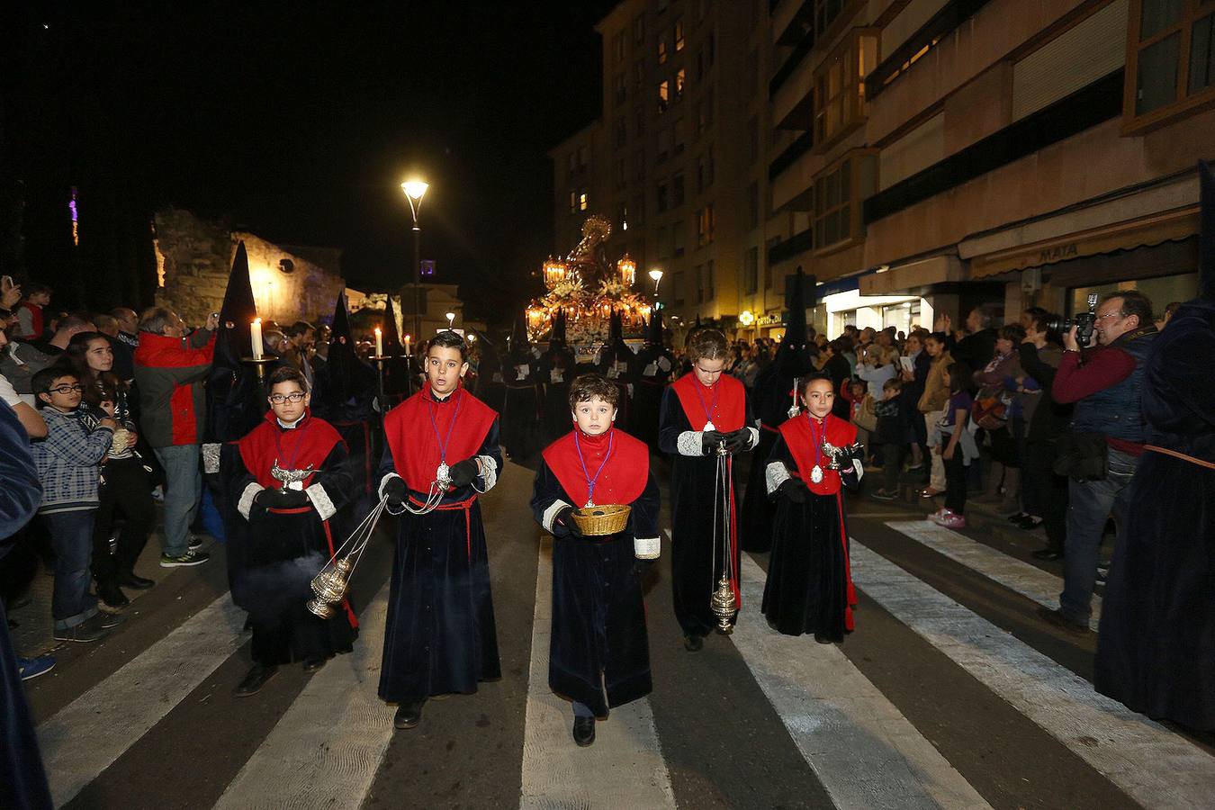 Si estuviste en la Procesión del Encuentro, búscate en las fotos (1/2)