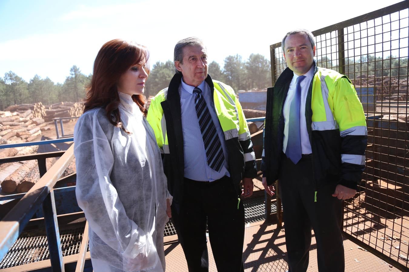La consejera de Agricultura y Ganadería, Silvia Clemente inaugura la fábrica Naturpellet en Sanchonuño (Segovia)