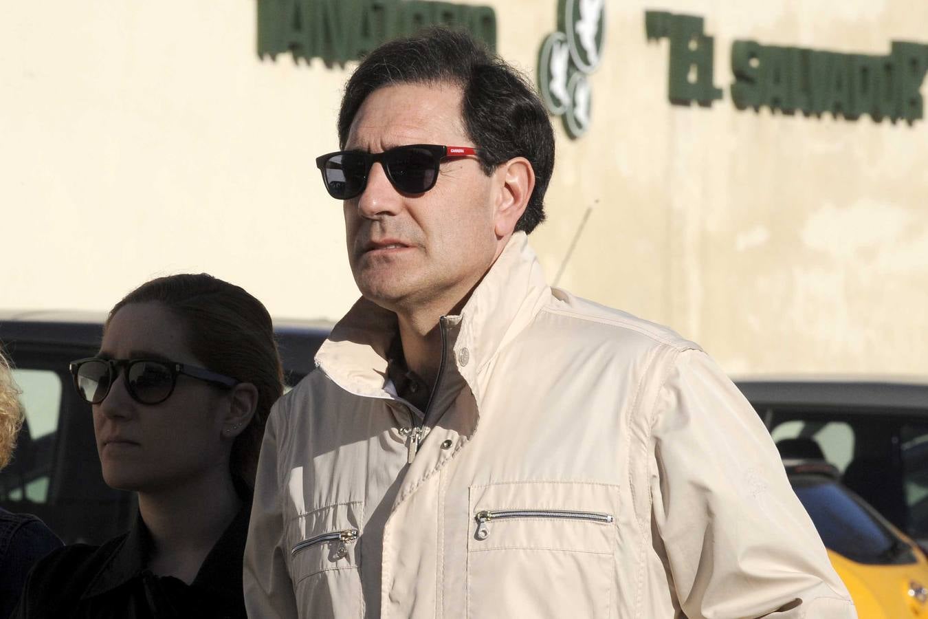 Familiares y amigos dan su último adiós a Lalo García