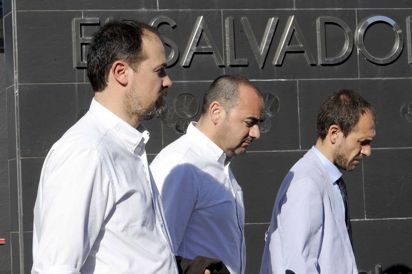 Familiares y amigos dan su último adiós a Lalo García