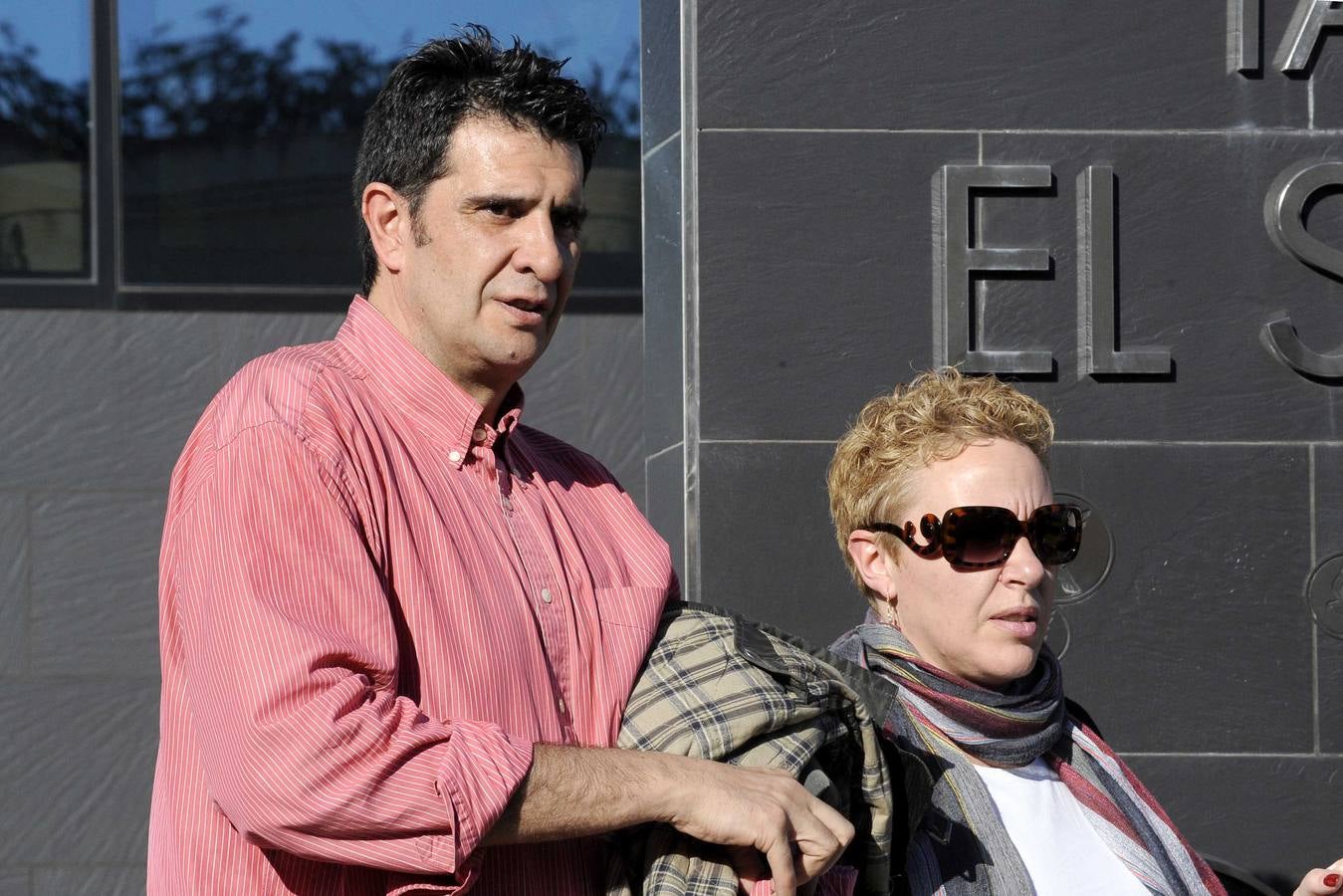 Familiares y amigos dan su último adiós a Lalo García